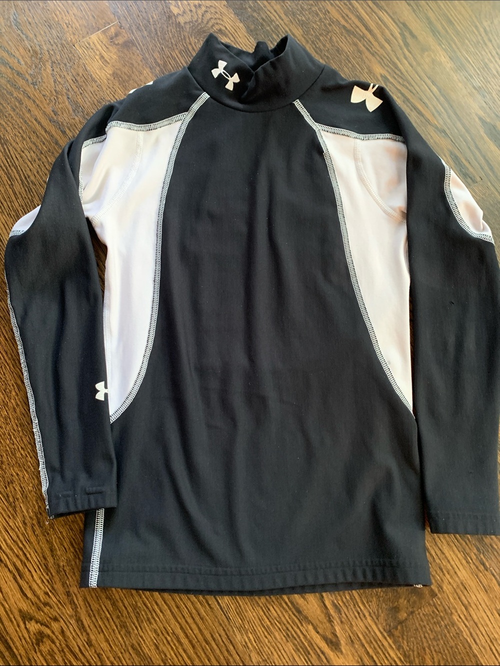Under Armour Black & White Long Sleeve Cold Gear Performance Top - Youth Med